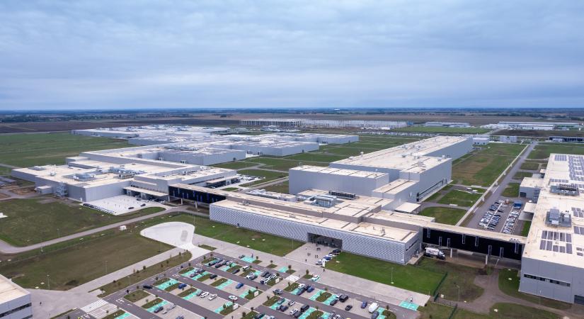 Néhány nappal az átadó után tűz ütött ki a debreceni BMW-gyárban
