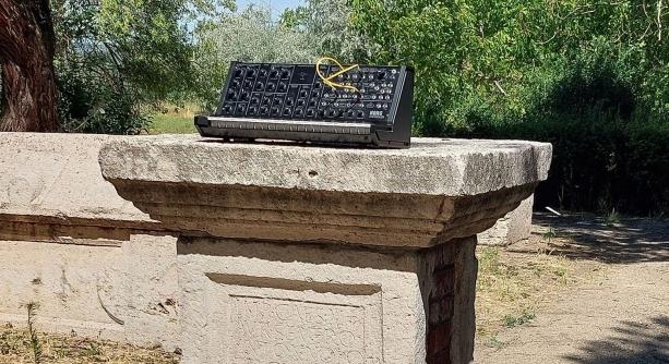 Száz százalék techno a római kőtárban