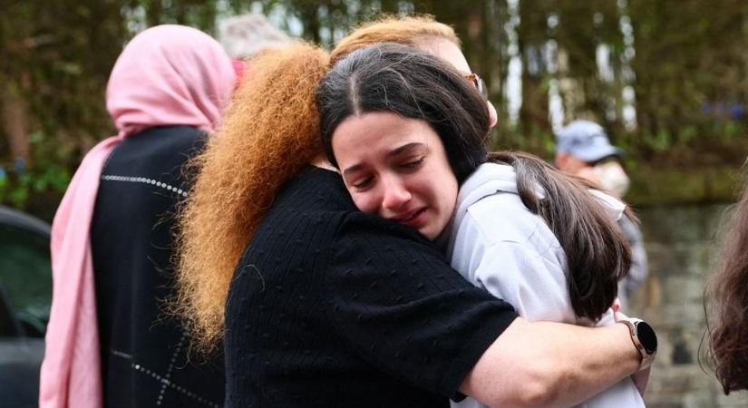 Borzasztó: többen meghaltak, késeléses és gázolásos támadás történt egy zsinagógánál