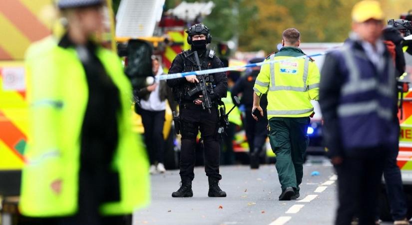 Friss hírek a manchesteri késelésről: agyonlőtték a feltételezett elkövetőt