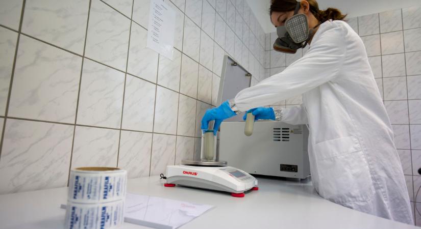 Már mutatják a számok: a koronavírus-fertőzések emelkedése várható a következő hetekben