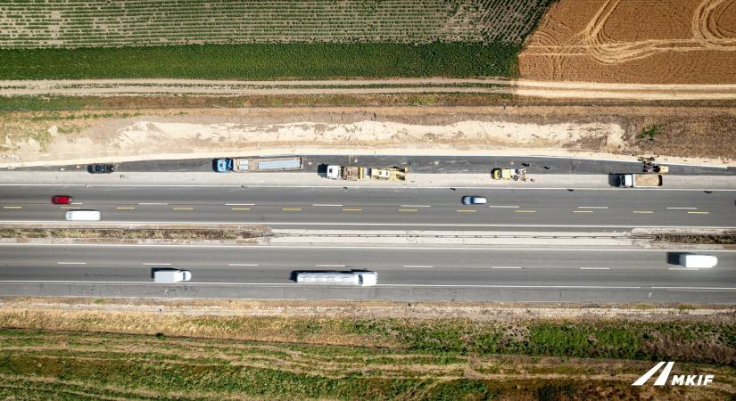 Újabb videót tett közzé az M1-es bővítéséről az MKIF