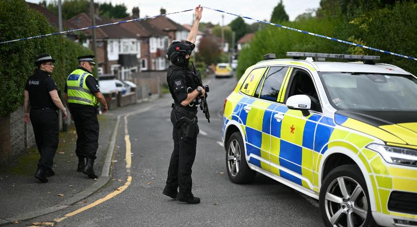 Terrorcselekményként kezeli a rendőrség a manchesteri zsinagóga elleni támadást