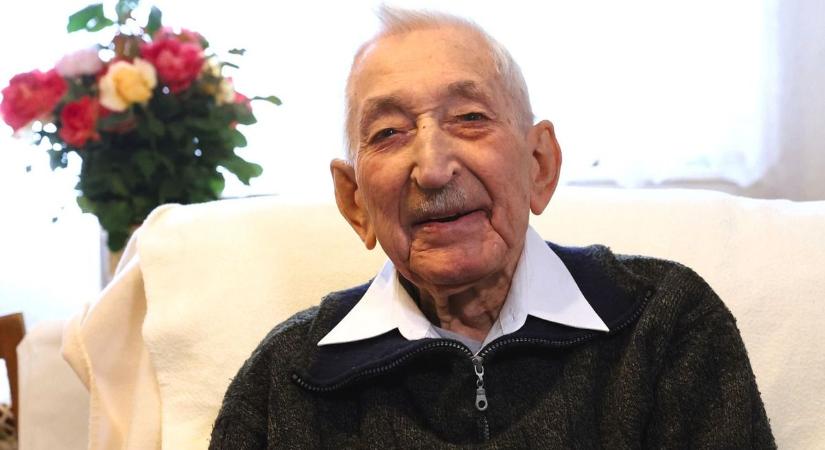 105 éves lett János bácsi – Újfehértón köszöntöttük Szabolcs vármegye legidősebb emberét (fotókkal, videóval)