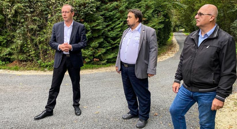 Újabb hegyi utak újultak meg – egyre többen élnek zártkerti ingatlanokban