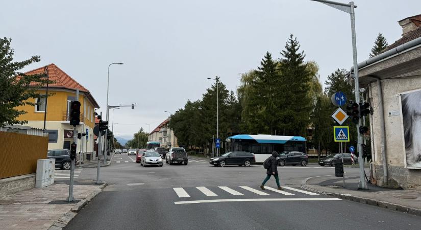 Elhamarkodottan felszerelt táblák okoztak forgalmi káoszt Sepsiszentgyörgyön