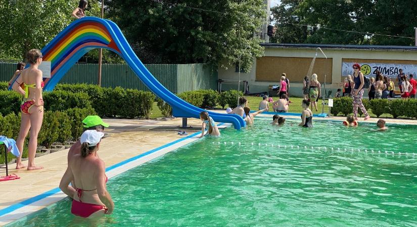 Az „amőbapara” betett a nyári szezonnak, ennek ellenére a komáromi fürdőben folytatódnak a fejlesztések