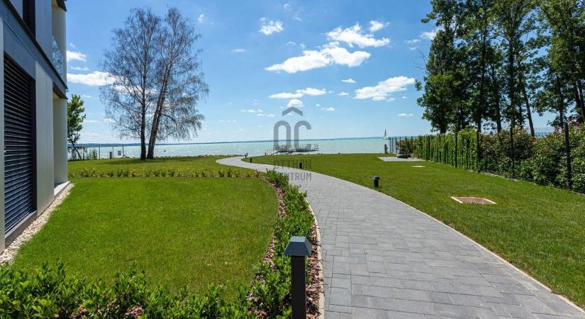 Saját partszakasszal vált valóra minden álmot ez az eladó lakás a Balatonon ( videó, fotók)