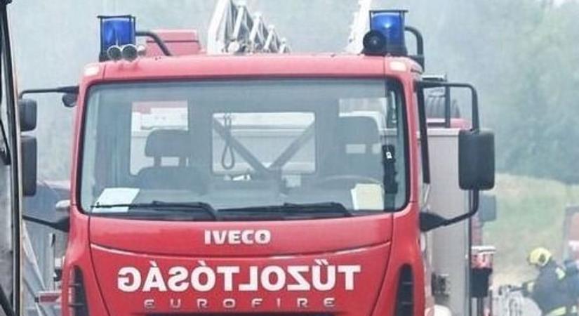 Családi ház tetőszerkezete égett Miskolcon