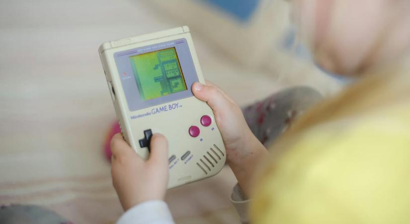 Felturbózta a Lego készletét, működő Game Boyt épített