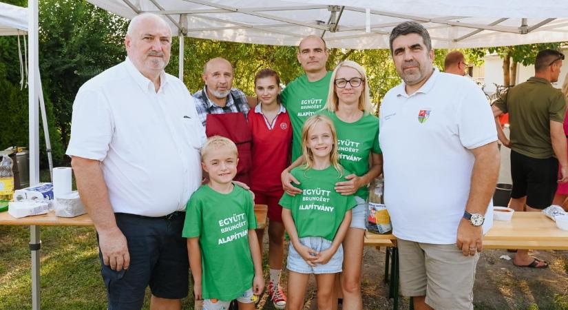 Önzetlen adomány a kislánytól: zsebpénzét ajánlotta fel az izomsorvadásban szenvedő beteg sarródi kisfiúnak