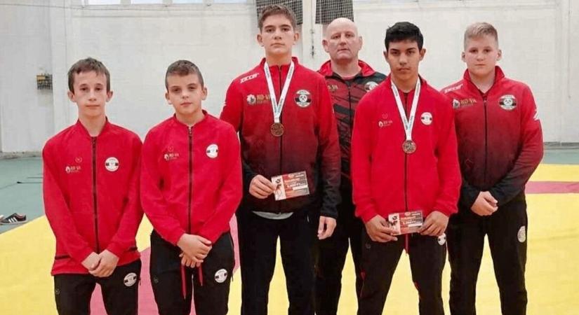 Éremeső Dorogon – a Diákolimpiától az U23-as bajnokságig taroltak a birkózók