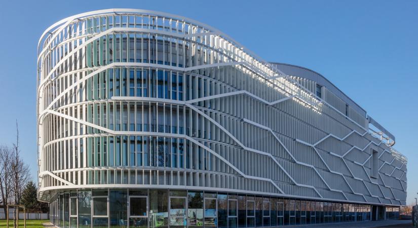 44,5 milliárdot kaptak a kormánytól a kampuszra, eljátszották a pénzt, most egyszerűen újra kérnek