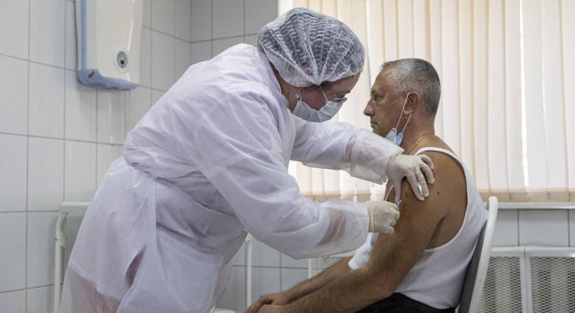 Bréking: jön az orosz vakcina, aláírták a szerződést