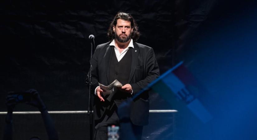 Puzsér Róbert elhalasztotta a megbéklésmenetet, helyette Juhász Péter védelmében szervez tüntetést a Kossuth térre