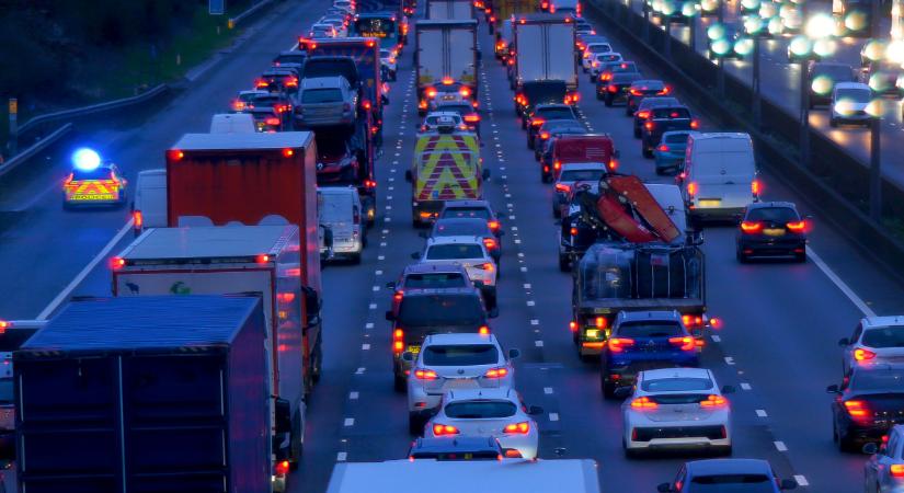 Nagyot nézhetnek a magyar autósok: ekkortól lephetik el tömegesen az utakat az önvezető autók