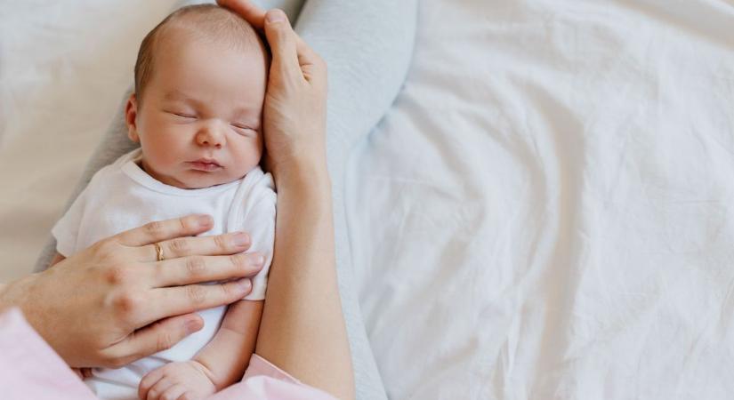 Törvénytelenül, pénzért adta örökbe kisfiát egy gyöngyösi nő Amerikában
