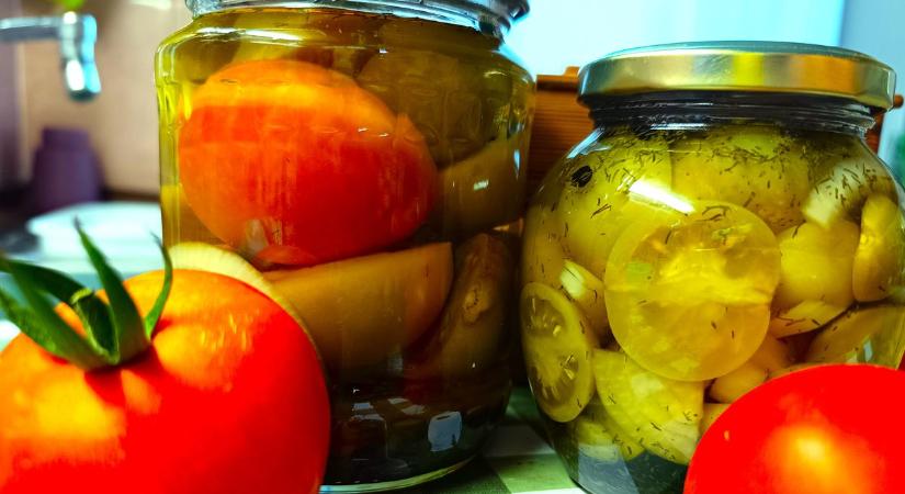 Recept anyu konyhájából: nyakunkon maradt a zöldparadicsom, ez lett belőle
