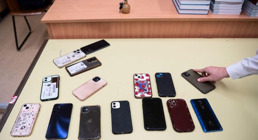 A többség szerint Magyarországon bevált az iskolai mobilhasználat korlátozása
