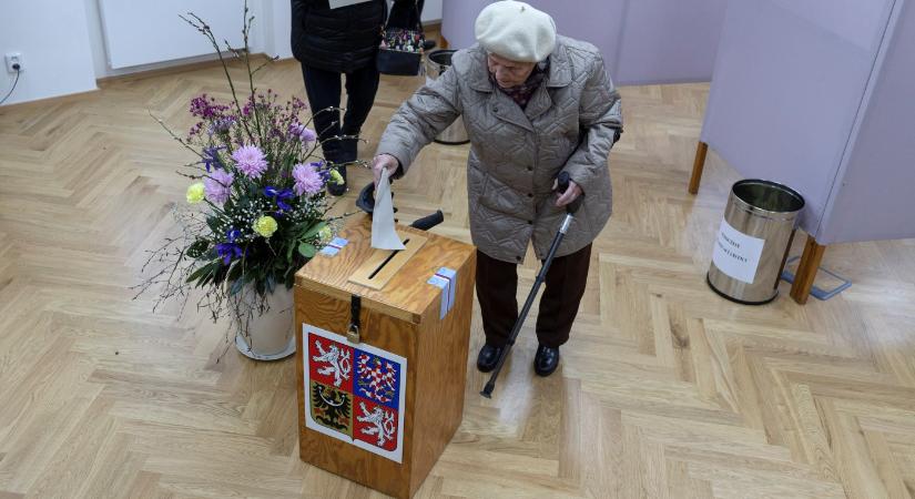 Visszatér a V4? Megkezdődnek a cseh parlamenti választások