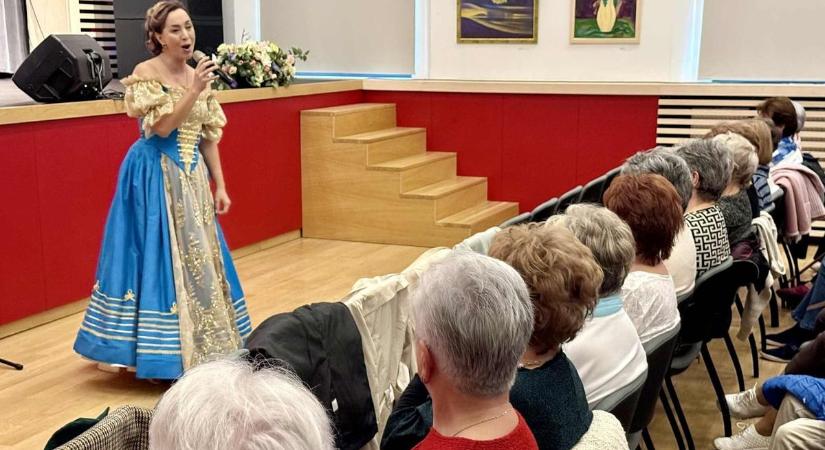 12 ezer forint értékű élelmiszer utalványt kaptak a nyugdíjasok