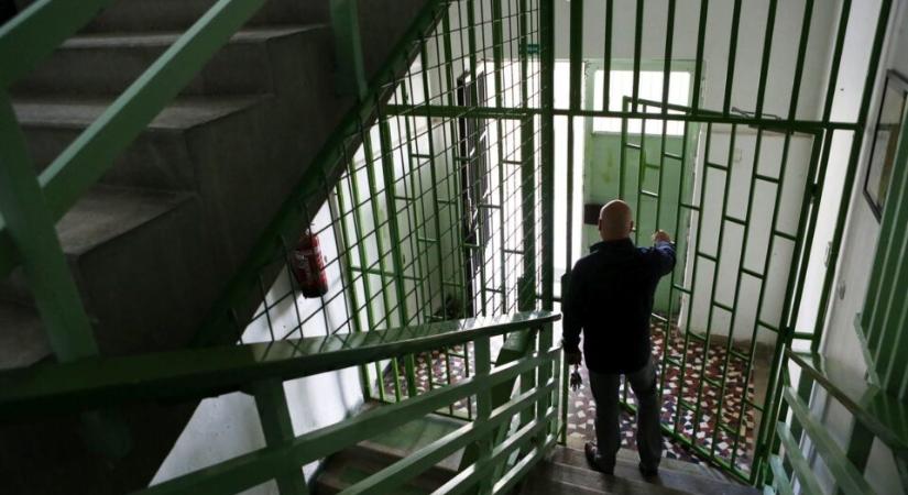 Házkutatás Juhász Péternél, avagy sírig tartsd a pofád