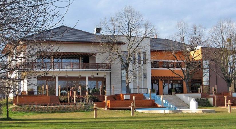 Mégsem lesz irodaház a szombathelyi Tóvendéglőből