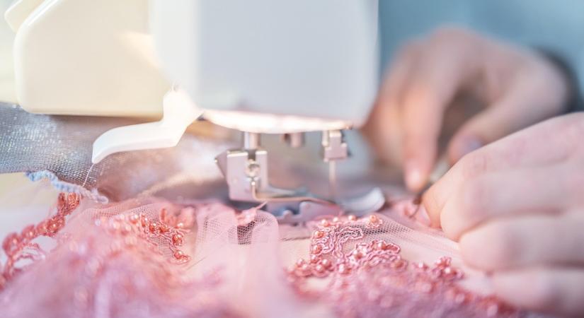 Tömeges elbocsátások Székelyföldön a könnyűiparból