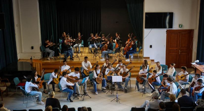 Fiatal vonósok és gitárosok léptek színre (galéria)