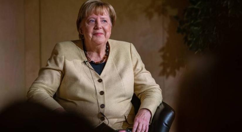 “Ha más is a véleményünk, kell, hogy beszéljünk egymással” - Budapesten mutatta be emlékiratait Angela Merkel