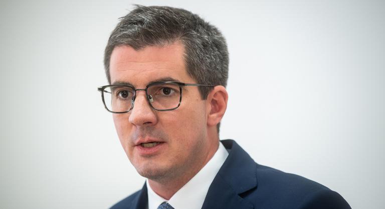 A Népszava megkereste Kocsis Mátét „Zsolti bácsi” miatt, a frakcióvezető különös módon válaszolt a kérdésekre