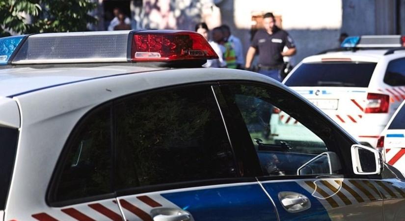 Rendőrök kopogtattak a szoboszlói férfinál, meglepő, mit találtak a nagyi lekvárja helyett a befőttes üvegekben