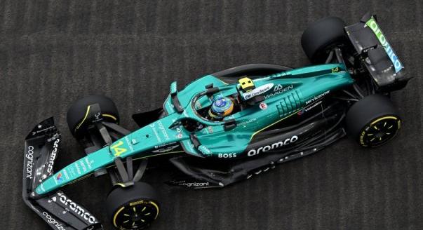 Alonso Leclerc előtt az első szingapúri F1-es szabadedzésen