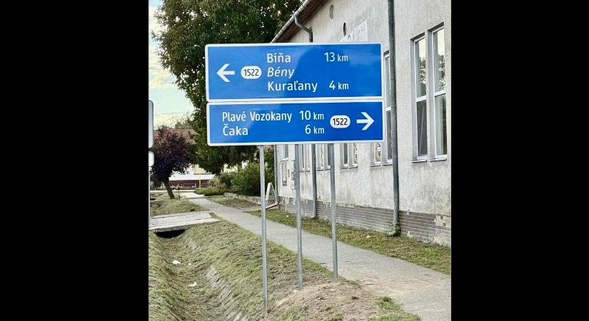 Magyar útjelző táblák Nyitra megyében – fontos jelkép az itt élő magyar lakosok számára