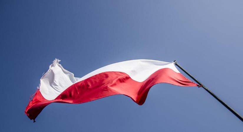 Az orosz hírszerzés embere rejthette el a konzervdoboz-bombákat egy lengyel temetőben