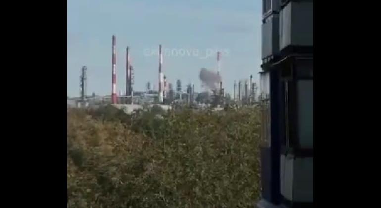 Ukrán dróntámadás ért egy orosz olajfinomítót az Urál déli részén