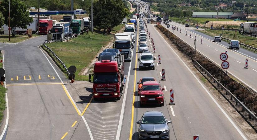 Egymást érik a balesetek az M1-es autópályán, több kilométeresek a dugók