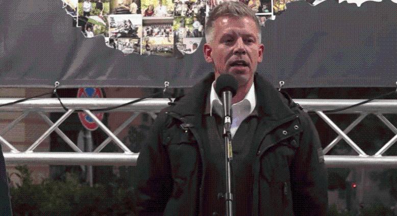 A következmény visszatért a politikába