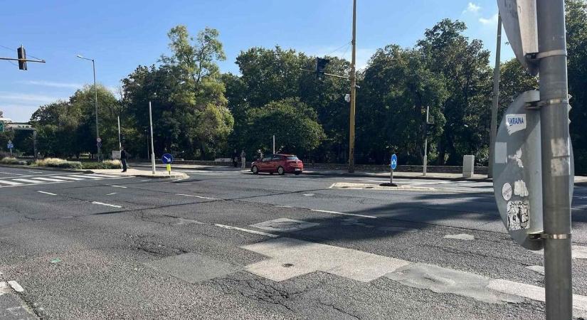 Az M1-esre riasztották, útközben autóval ütközött egy tűzoltóautó