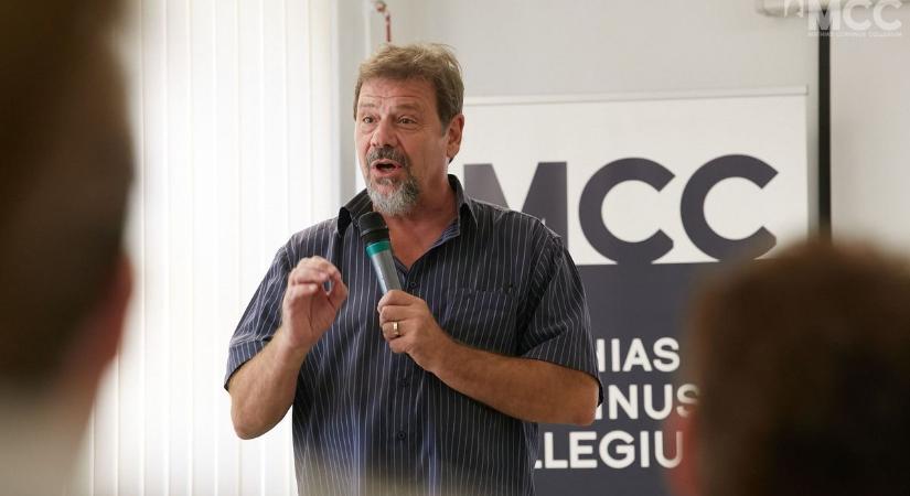 „A drogok mindig többet vesznek el, mint amennyit adnak” – teltházas előadáson beszélt Haller József Szombathelyen