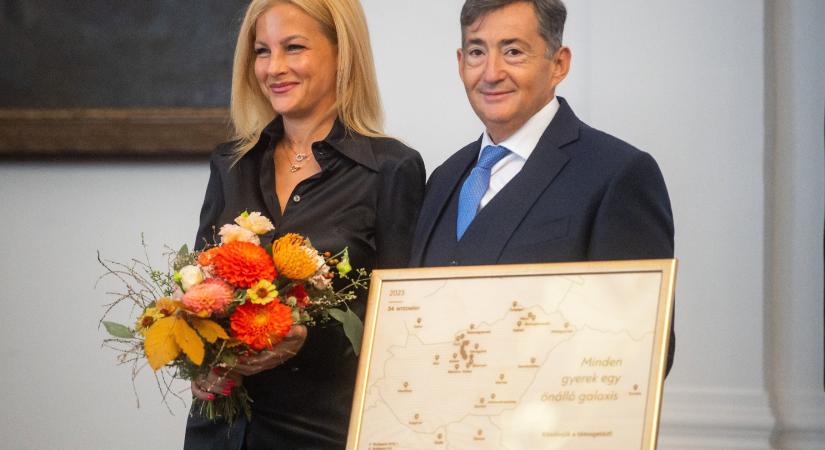 Díszpolgárrá avatták Várkonyi Andreát