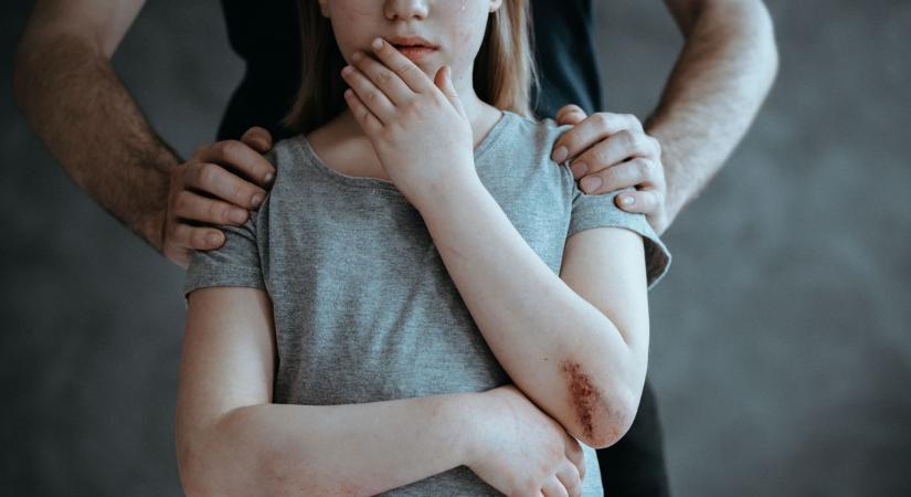 Kiderült, hol bujkált az a magyar szörnyeteg, aki undorító dolgokat művelt egy fiatal kislánnyal