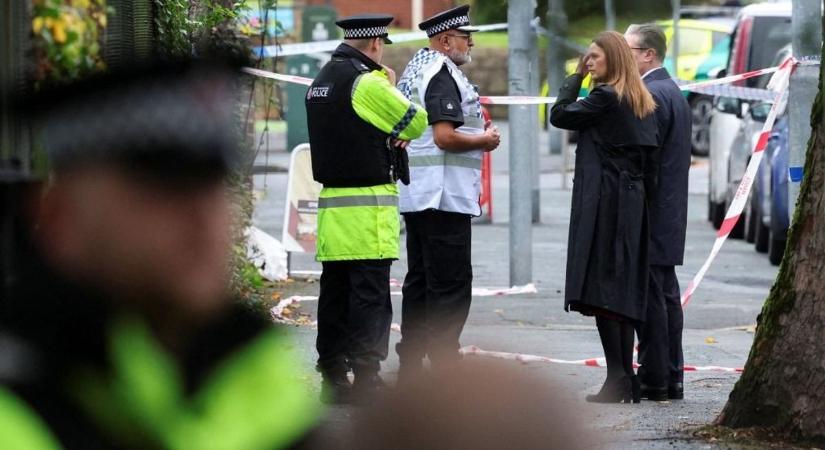 Manchesteri terrortámadás: rendőrök lőtték le az egyik áldozatot (videó)