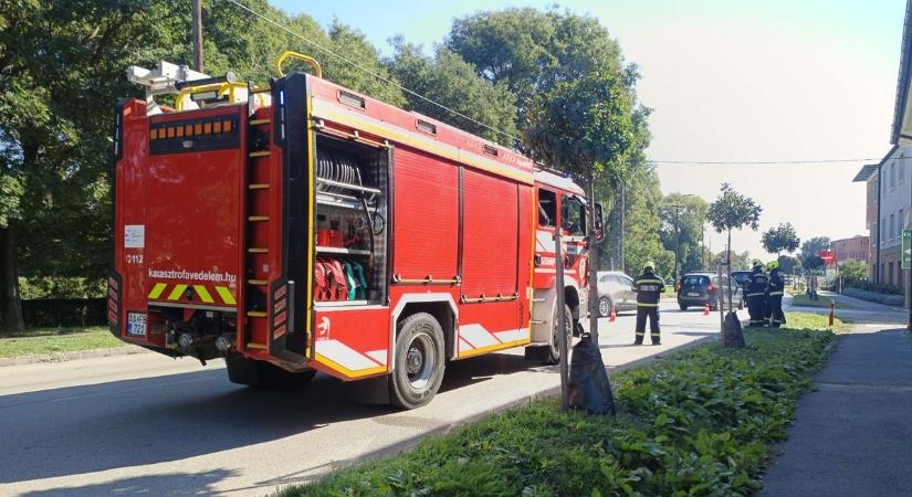 Fotók: Kigyulladt egy busz Szombathelyen, óriási a torlódás