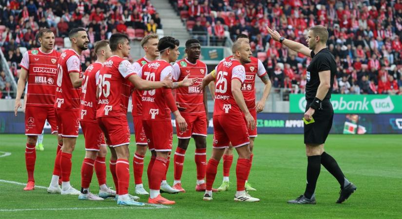 Fordult a kocka: jobb a futballunk, mint a játékvezetésünk