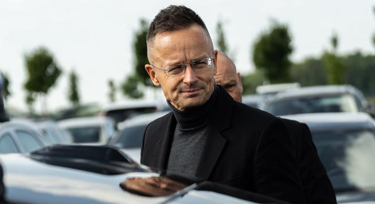 Szijjártó Péter: Az autóipar jelenleg történelme legjelentősebb technológiai forradalmán megy át