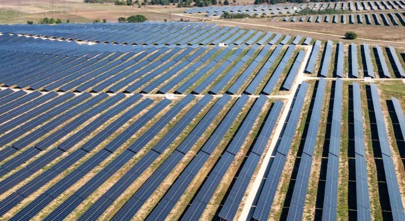 Egy high-tech céggel előzi a NER-milliárdosokat egy magyar fizikus