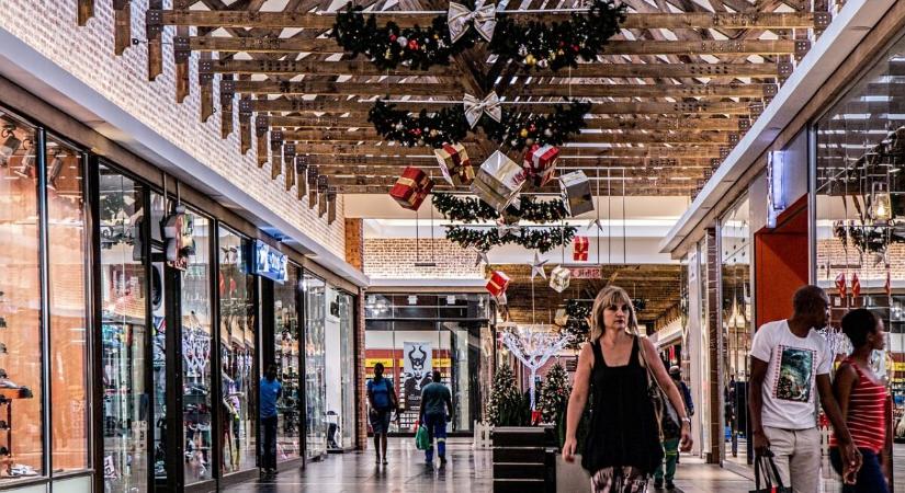 Csőre töltött fegyverrel hadonászott egy férfi az egyik budapesti plázában