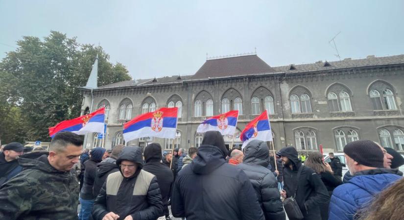 „Még be sem fejezték a munkálatokat, de átadták a vasutat”
