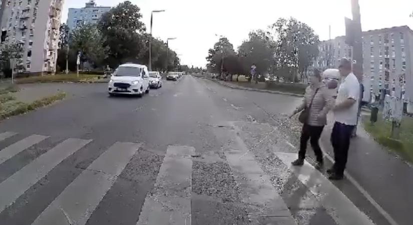 Ha csak egy videót nézel meg a héten, legyen ez az – nem minden hős visel köpenyt